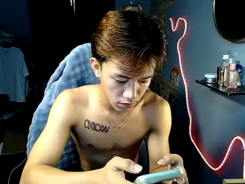 Snapshot of naughtyboyloy_0 chatting on 07-30-26, 02:32 naughtyboyloy 0 online show from 07-30-26, 02:32