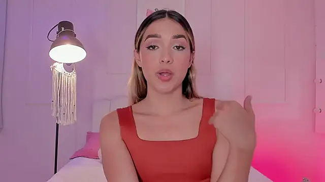 Snapshot of Doll_Isa_ chatting on 05-19-26, 04:30 Doll Isa online show from 05-19-26, 04:30
