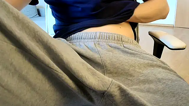 Breezydicksn online show from 05-06-26, 02:44