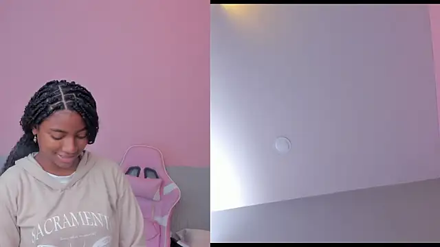 Snapshot of Laraebony_ chatting on 07-02-26, 10:32 Laraebony online show from 07-02-26, 10:32