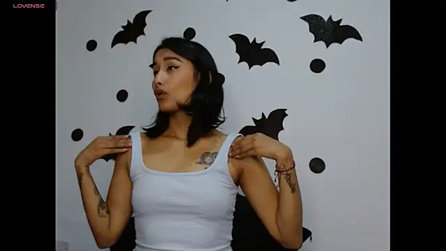 Gia Lee online show from 10-26-25, 02:28