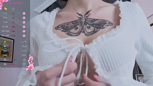 Snapshot of Sonia_Jones chatting on 10-25-25, 06:24 Sonia Jones online show from 10-25-25, 06:24