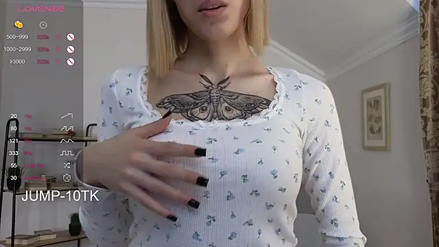 Snapshot of Sonia_Jones chatting on 12-04-25, 09:29 Sonia Jones online show from 12-04-25, 09:29