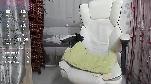 Snapshot of KateCondon chatting on 11-25-25, 01:44 KateCondon online show from 11-25-25, 01:44