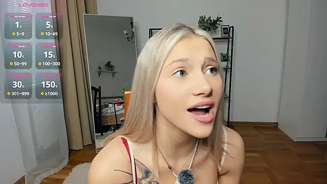 Snapshot of FaaBinaa chatting on 10-31-25, 08:26 FaaBinaa online show from 10-31-25, 08:26