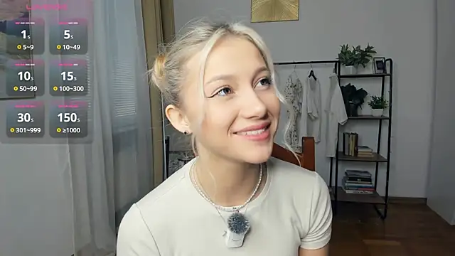 Snapshot of FaaBinaa chatting on 11-10-25, 07:18 FaaBinaa online show from 11-10-25, 07:18