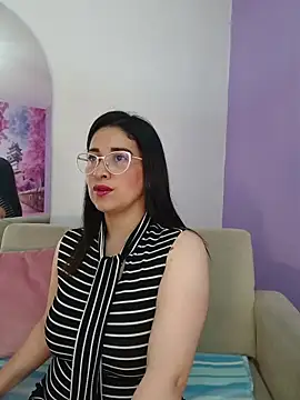 Snapshot of Alana_steel_1 chatting on 11-15-25, 12:02 Alana steel 1 online show from 11-15-25, 12:02