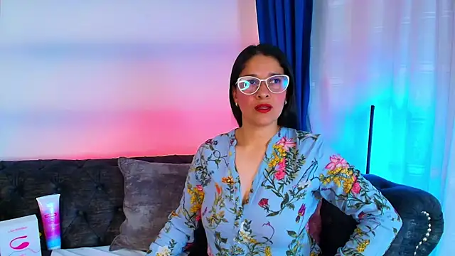 Snapshot of Alana_steel_1 chatting on 12-17-25, 07:31 Alana steel 1 online show from 12-17-25, 07:31