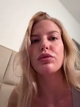 Snapshot of Chloemillerrxx chatting on 09-13-25, 01:49 Chloemillerrxx online show from 09-13-25, 01:49