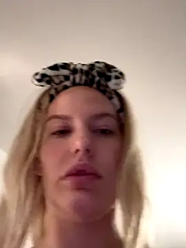 Snapshot of Chloemillerrxx chatting on 09-16-25, 12:22 Chloemillerrxx online show from 09-16-25, 12:22