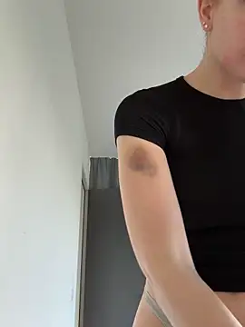 Snapshot of Chloemillerrxx chatting on 09-22-25, 03:14 Chloemillerrxx online show from 09-22-25, 03:14