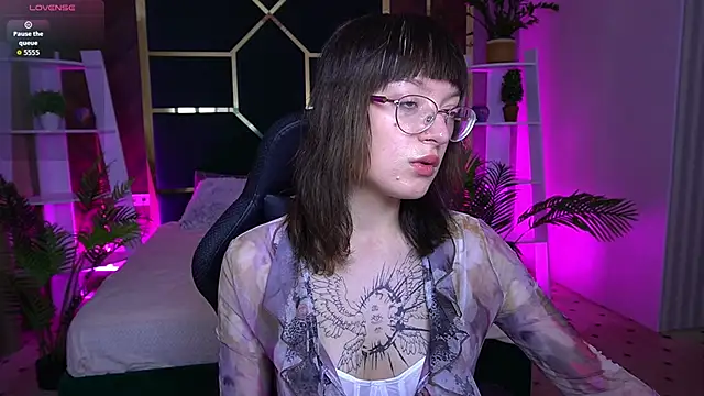 Snapshot of Pixie_Peachh chatting on 11-01-25, 02:08 Pixie Peachh online show from 11-01-25, 02:08