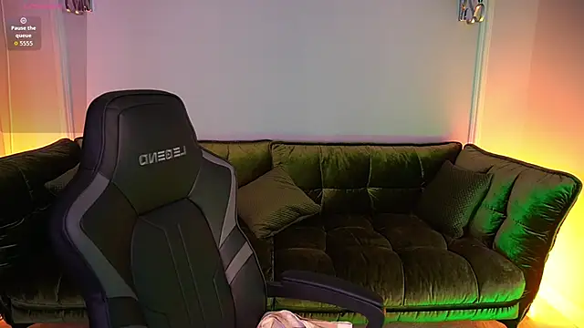 Snapshot of Pixie_Peachh chatting on 11-15-25, 07:49 Pixie Peachh online show from 11-15-25, 07:49