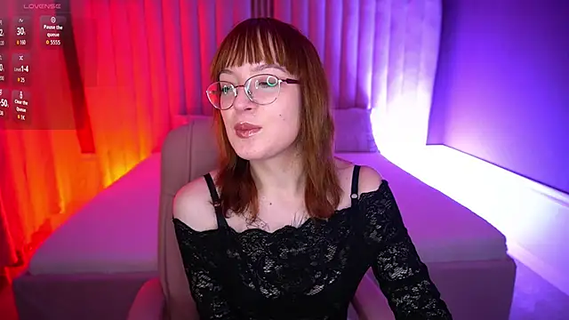 Snapshot of Pixie_Peachh chatting on 11-19-25, 01:33 Pixie Peachh online show from 11-19-25, 01:33