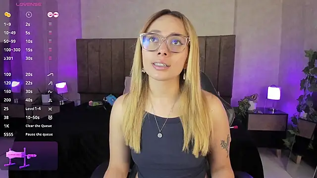 LanaMills  online show from 11-04-25, 03:49