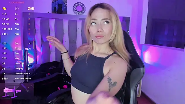 LanaMills  online show from 11-18-25, 05:12