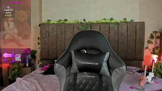 LanaMills  online show from 03-30-26, 05:41