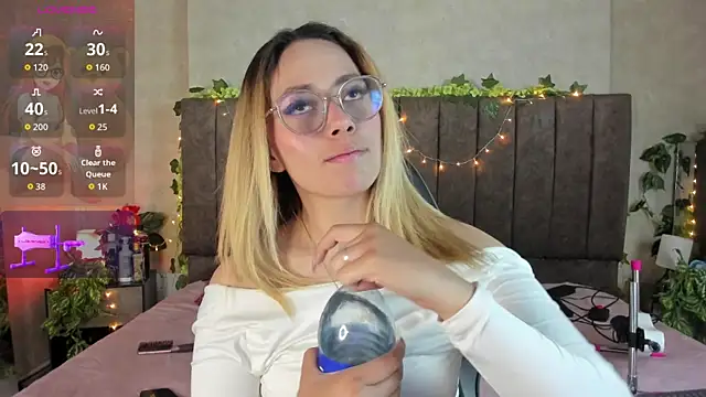 LanaMills  online show from 03-31-26, 05:08