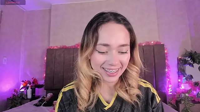 LanaMills  online show from 07-04-26, 06:30