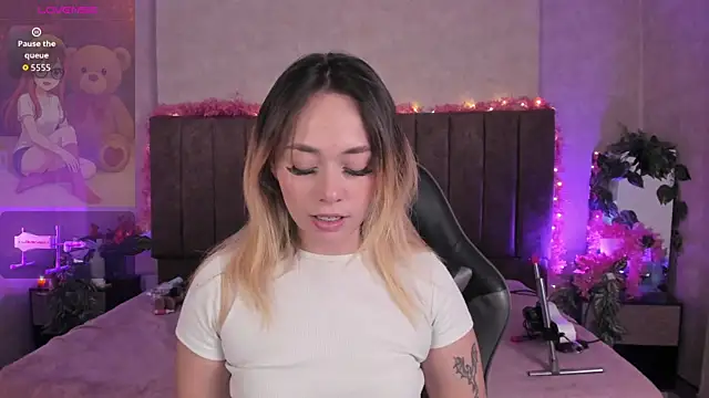 LanaMills  online show from 07-10-26, 03:33