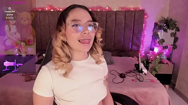 LanaMills  online show from 07-28-26, 04:52