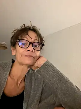 Chris06d22xh online show from 10-19-25, 06:08