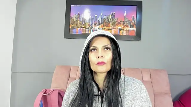 Snapshot of CharlotteCottin chatting on 05-13-26, 11:07 CharlotteCottin online show from 05-13-26, 11:07
