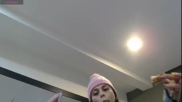Snapshot of CharlotteCottin chatting on 06-04-26, 11:16 CharlotteCottin online show from 06-04-26, 11:16
