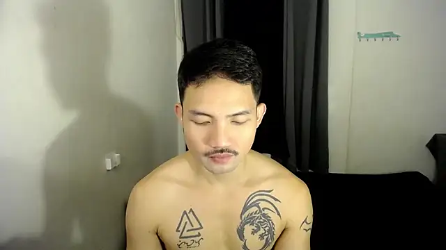 Snapshot of Thefriskyasian chatting on 04-05-26, 09:39 Thefriskyasian online show from 04-05-26, 09:39