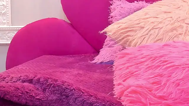 Snapshot of Saammy_17 chatting on 10-19-25, 01:28 Saammy 17 online show from 10-19-25, 01:28