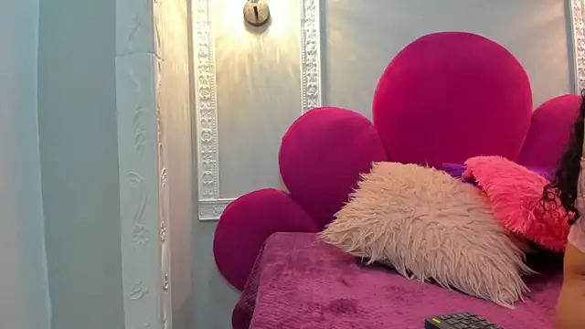 Snapshot of Saammy_17 chatting on 10-27-25, 08:35 Saammy 17 online show from 10-27-25, 08:35