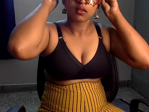 Hot-Honey20 online show from 10-24-25, 12:56