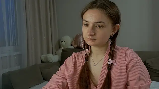 Lelia Vibe online show from 04-27-26, 04:49