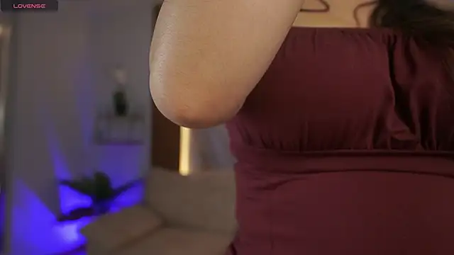 MilaCrave online show from 12-20-25, 11:39