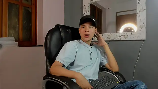 Snapshot of camillo_virgil chatting on 09-27-25, 10:53 camillo virgil online show from 09-27-25, 10:53