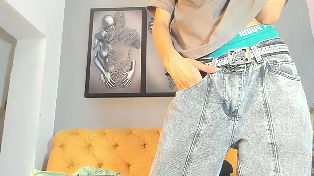 Snapshot of camillo_virgil chatting on 11-10-25, 10:47 camillo virgil online show from 11-10-25, 10:47