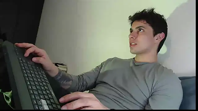 Snapshot of yourfavoriteboy__ chatting on 01-08-26, 04:04 yourfavoriteboy online show from 01-08-26, 04:04