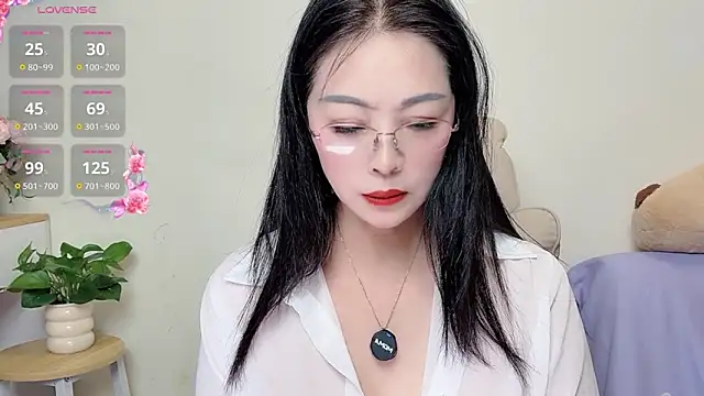 Snapshot of Hua_Hua_0 chatting on 10-22-25, 01:44 Hua Hua 0 online show from 10-22-25, 01:44