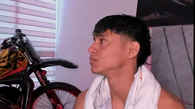 ZYZZ1312 online show from 11-03-25, 05:36