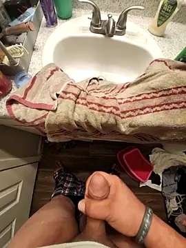 Snapshot of Biglou97 chatting on 12-22-25, 07:49 Biglou97 online show from 12-22-25, 07:49