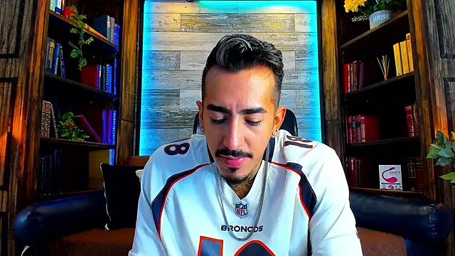 Donovan Desmond online show from 12-17-25, 03:34