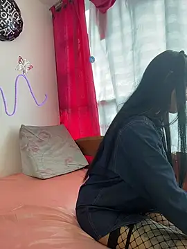 Snapshot of eve_linn99 chatting on 10-19-25, 05:46 eve linn99 online show from 10-19-25, 05:46