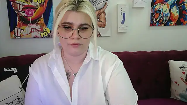 Snapshot of Amber_Monro chatting on 09-15-25, 01:27 Amber Monro online show from 09-15-25, 01:27