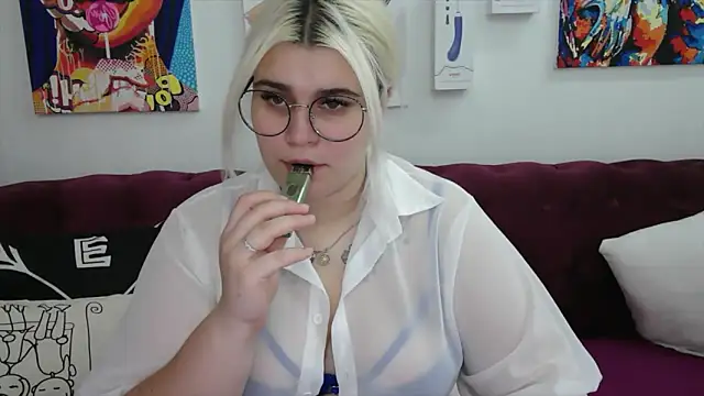 Snapshot of Amber_Monro chatting on 09-23-25, 03:09 Amber Monro online show from 09-23-25, 03:09
