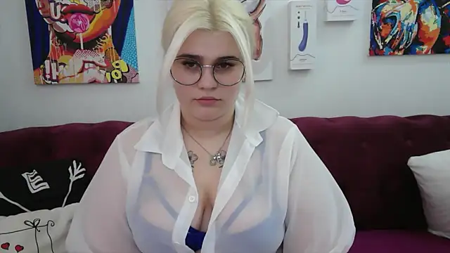 Snapshot of Amber_Monro chatting on 09-26-25, 02:15 Amber Monro online show from 09-26-25, 02:15