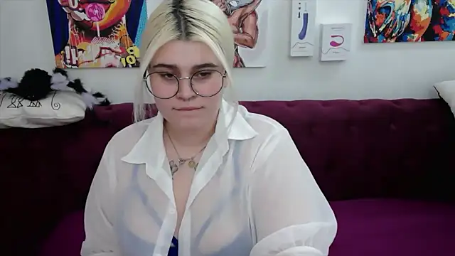 Snapshot of Amber_Monro chatting on 10-20-25, 02:12 Amber Monro online show from 10-20-25, 02:12
