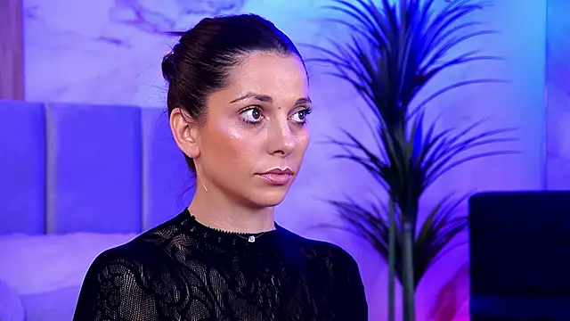 EllyLynn online show from 10-19-25, 07:58