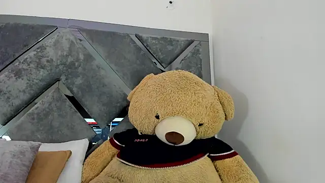 Snapshot of Sweet_Salome1 chatting on 10-19-25, 02:50 Sweet Salome1 online show from 10-19-25, 02:50