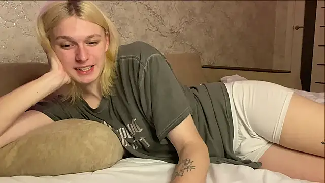 Snapshot of evelina228 chatting on 11-27-25, 09:06 evelina228 online show from 11-27-25, 09:06