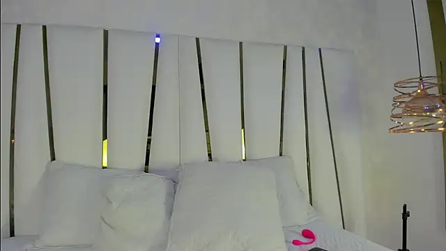 Snapshot of bonnie_sm chatting on 10-24-25, 07:32 bonnie sm online show from 10-24-25, 07:32